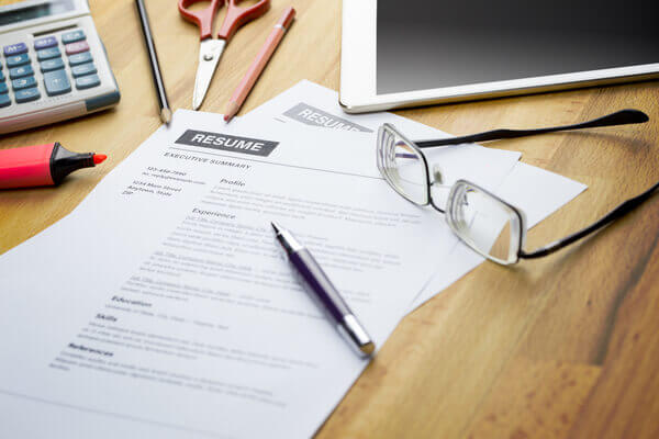 Veteran at the desk writing a resume