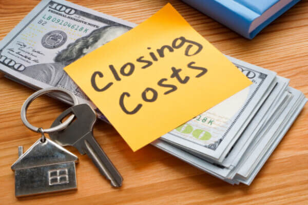 Sticky note reminder that says closing costs
